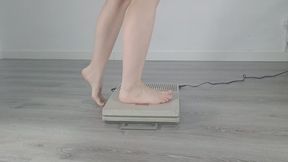 Crushing an old Nixdorf Computer Barefoot