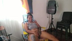 Hairy and curvy wife gives steamy homemade porn