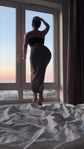 stretching high heels ans long tight skirt