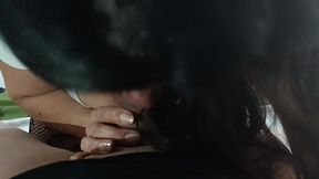 joven vecino me pone a mamar - video completo en xred