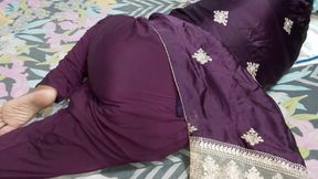 Beautiful Wife Ko Dakh Tay He Sex Karna Ka Maan Ho Gaya - Indian Husband and Wife