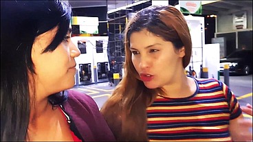 Peladas no posto de gasolina frentista não aguentou e meteu a rola na putinha