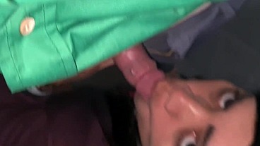 Peladas no posto de gasolina frentista não aguentou e meteu a rola na putinha