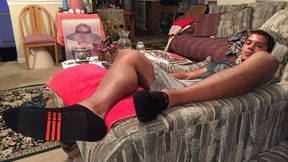 MalefootFlava #1 Footmodel "Lightskin Stud Dra" and his Sock Footplay