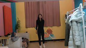 The girl in black suspensions bondage orgasm experience (Chinese model)