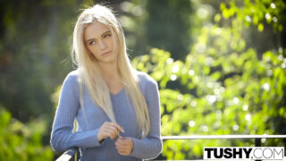 Blond hore i lingeri kneppet i røven af Alex Grey