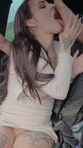 Girls knows how to have fun in my Car