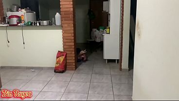 Entregador de pizza ganhou uma buceta ruiva de presente