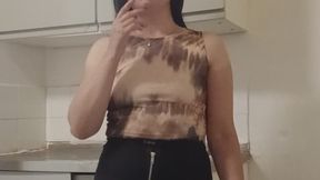 Pretty brunette skoking
