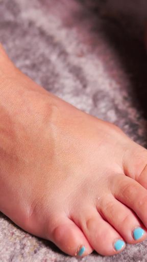 102- Feet Size 37 1/3 (eur) for Foot Fetish Lovers, See Every Inch of My Feet! *60fps