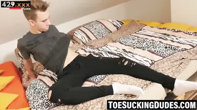 Foot-Worship Hunks: Sensual Massage And Toe Fucking