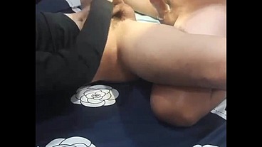 Go to your lover's house to fuck each other in the living room