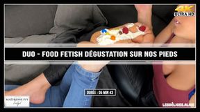 DUO - Foot fetish dégustation sur nos pieds