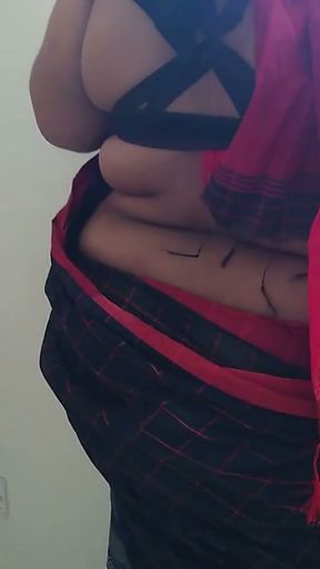 Sexy chache ne khat banane vale ko choda jab vah khat thek kar raha tha - Indian Desi hot Aunty Cowgirl Riding on&hellip;   Clip 1