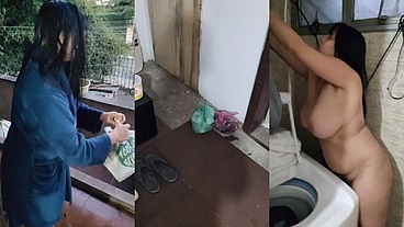 Acordei com a neura da limpeza limpando tudo e quando ele se aproximou de mim me deu um calor