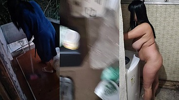 Acordei com a neura da limpeza limpando tudo e quando ele se aproximou de mim me deu um calor