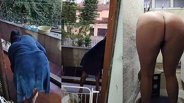 Acordei com a neura da limpeza limpando tudo e quando ele se aproximou de mim me deu um calor