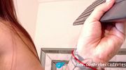 Modelo Colombiana usa gran dildo en su coño rosado