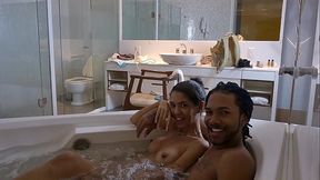 Joao O Safado na Hidromassagem Com a Evelyn Foxx