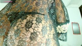 Mastubring and pleasuring myself in webcam