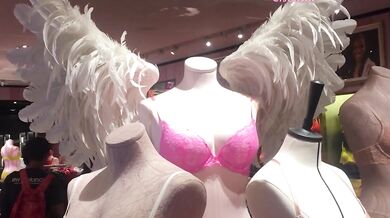 Chinese girl in Victoria's secret fitting room 维密试衣间