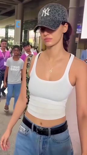 Sexy Indian actress gets solo with her athletic body in a standing