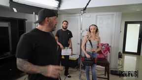 mofos_Sound Girl Gets Fucked_Johnny Love, Brett Maker, Cecelia Taylor, Luna Luxe_012401