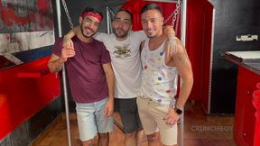 deux beaux espagnols de madrid baisent bareback dans une backroom de llattackclub