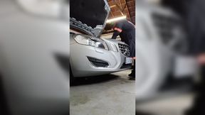Her car broke down &mdash;  and a hot mechanic helped her fix it up