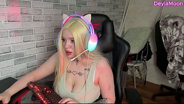 A REAL TWICH STREAMER GOT FUCKED ON LIVE STREAM