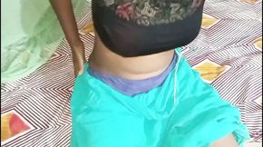 Desi Indian Girl sex or Wife Sex Village Home, Cleaned the hair from the wife's pussy, then fucked her and tore her ass.