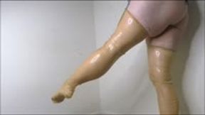 *850x480* Muscular Calves in TRANSPARENT Latex Stockings MP4