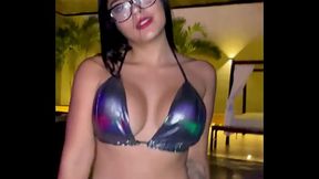 Chica latina de gran culo y grandes tetas estaba muy caliente leche en su cosita Creampie