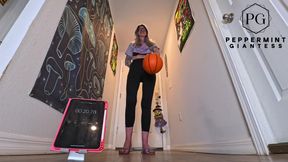 6'7 Tall Goddess One-handed Basketball Hold Challenge How Long Can These Huge Hands Dominate?
