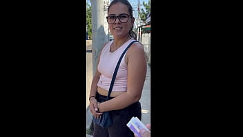 OFRESCO DINERO A UNA DESCONOCIDA EN LA CALLE A CAMBIO DE SEXO ANAL