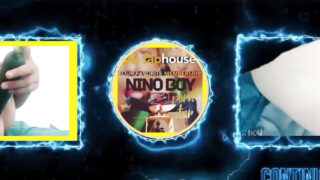 Nuori eurooppalainen amatööri, jolla on kuplapeppu ja leikkaamaton kulli, ratsastaa dildolla soolo-masturbaatiossa