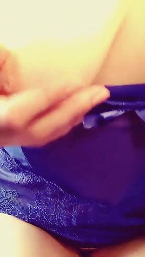 MILF Ginnagg Masturbating