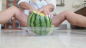 Elizabeth loves eating watermelons MP4
