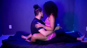 Brunette in Sensual Massage with a lot of heat l Completo no Sheer e X-RED