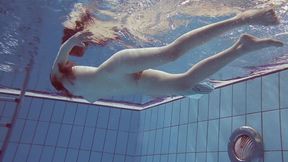 Sexy Libuse underwater in the pool