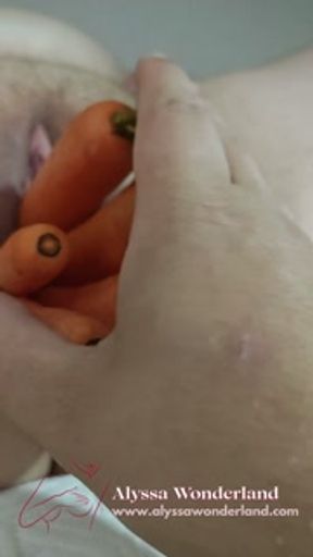 Stretching Her Loose Pussy By Inserting Carrots