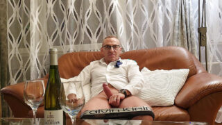 Amatør europæisk far Vincent Stone stryger hans store pik og får en massiv sæd