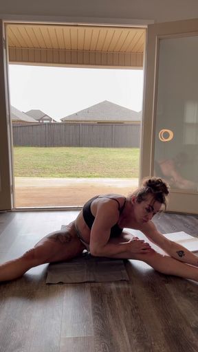 Stretch with Simone Steele
