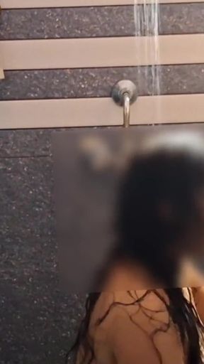 Lund ki pyasi Nisha Bhabhi ne karwayi bathroom mein  chudai   Clip 2