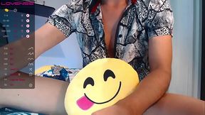 A shy young man masturbates placing a pillow in front of him so they can'_t see his huge cock, he doesn'_t realize that his big bright pink head of penis is reaching up to look beautiful.