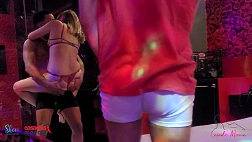 A Sra. Moema foi Arrombada por outro BBC Dotado na Frente do Corno Cuckold - Parte 01