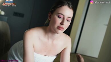 Jeg så min Stepmom vaske i brusebadet og skruet op! Hvad Ser Du!? Fuck mig!