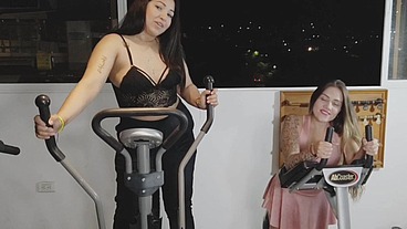 dos calientes putas se follan en el billar