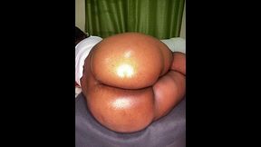 Kenyan ebony stunner teases her massive, perfect rear on webcam