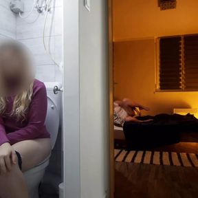 Peeking stepbro and his girlfriend giving head from the toilet 👀